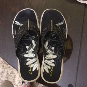 clark’s flip flops
